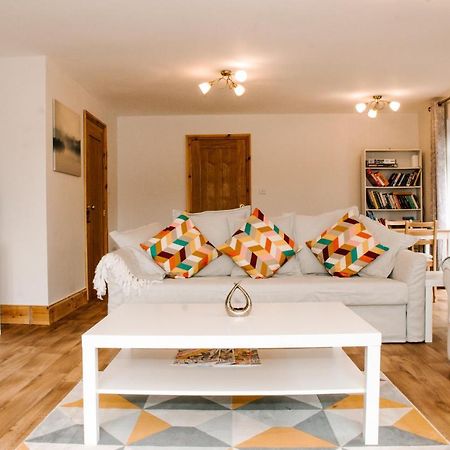 Cleobury Mortimer Holly Cottage, 2 Bed House, Sleeps 6 מראה חיצוני תמונה