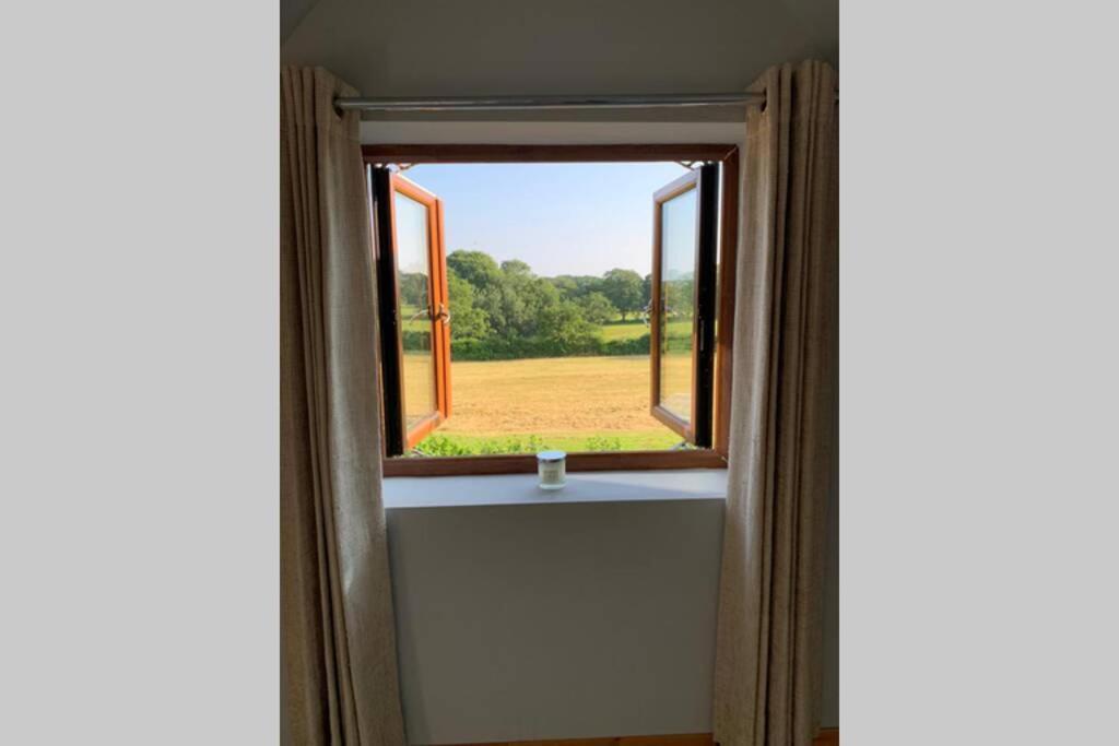 Cleobury Mortimer Holly Cottage, 2 Bed House, Sleeps 6 מראה חיצוני תמונה