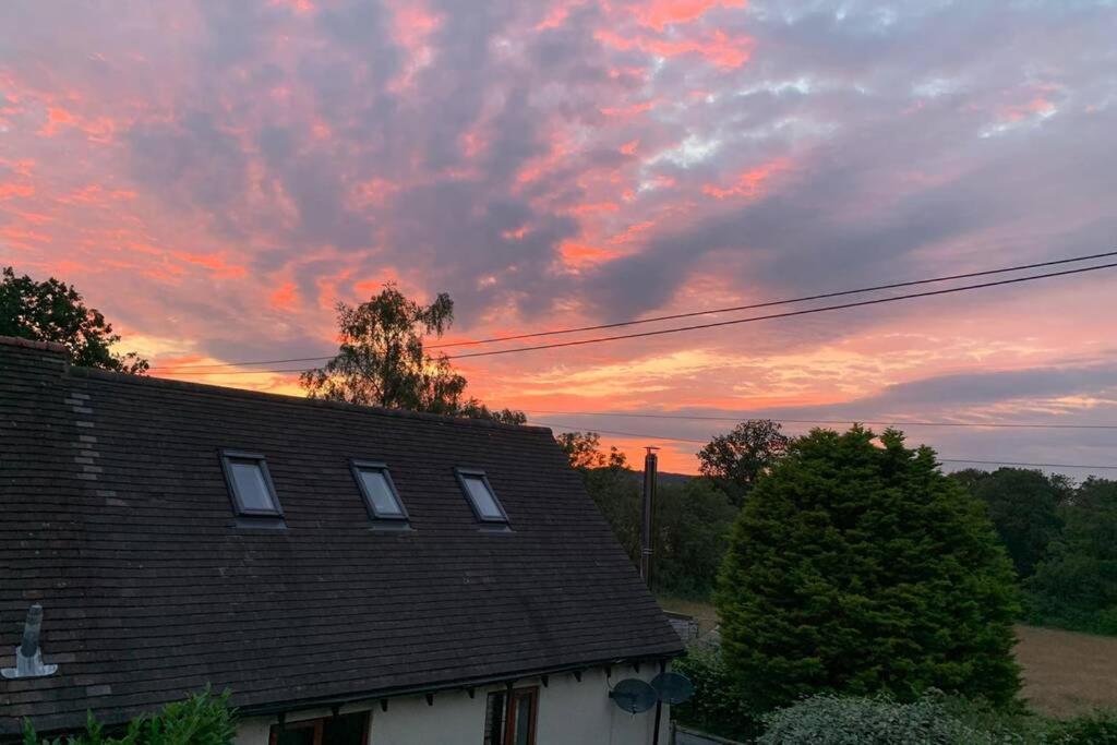 Cleobury Mortimer Holly Cottage, 2 Bed House, Sleeps 6 מראה חיצוני תמונה