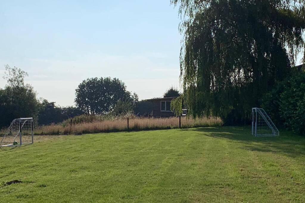 Cleobury Mortimer Holly Cottage, 2 Bed House, Sleeps 6 מראה חיצוני תמונה