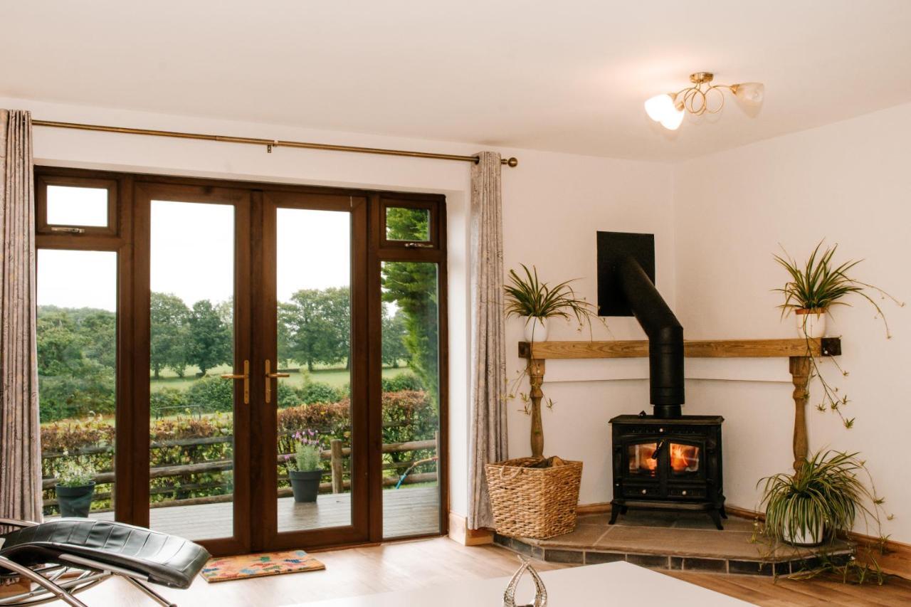 Cleobury Mortimer Holly Cottage, 2 Bed House, Sleeps 6 מראה חיצוני תמונה
