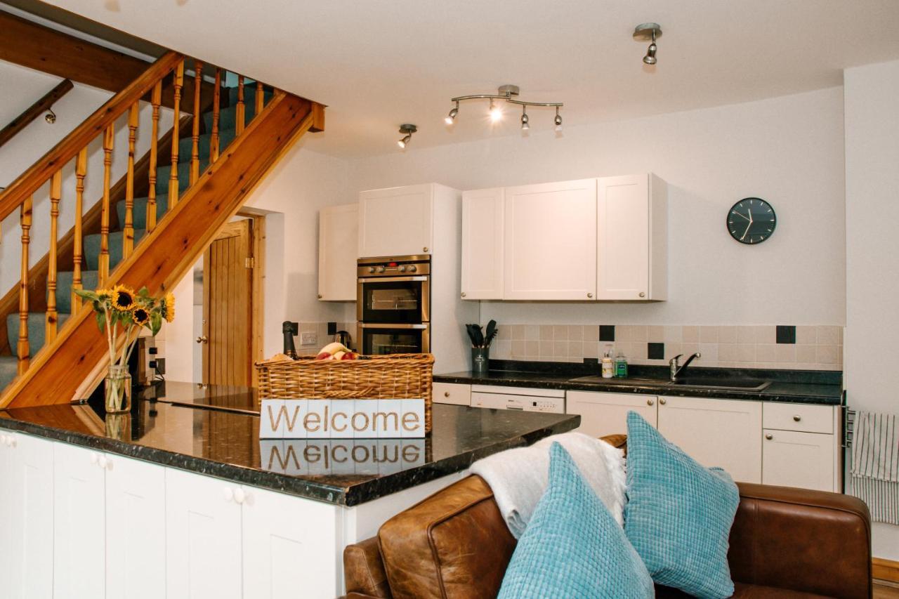 Cleobury Mortimer Holly Cottage, 2 Bed House, Sleeps 6 מראה חיצוני תמונה