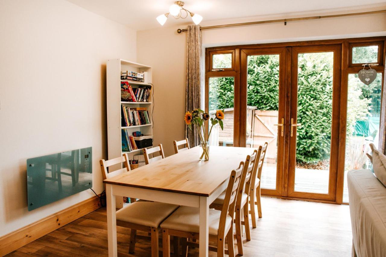 Cleobury Mortimer Holly Cottage, 2 Bed House, Sleeps 6 מראה חיצוני תמונה