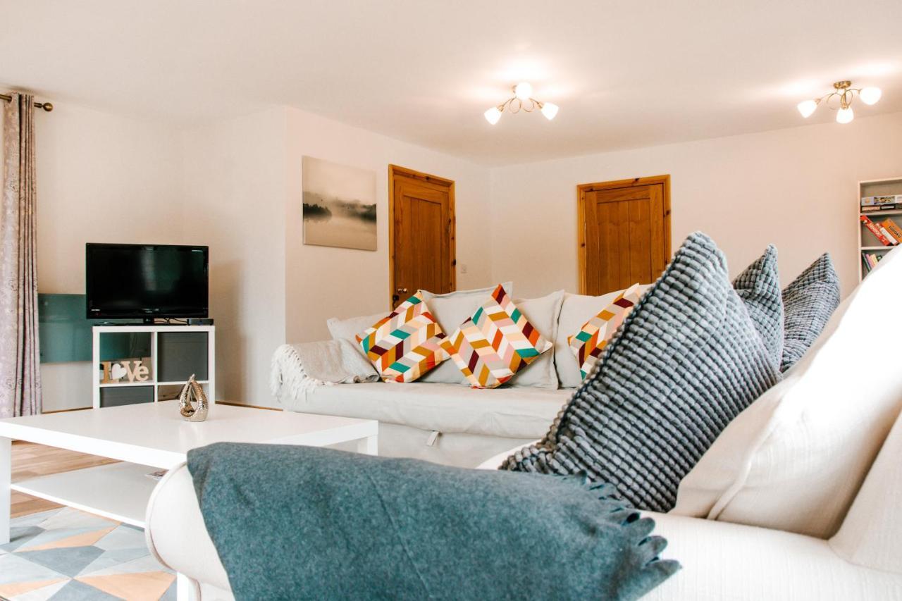 Cleobury Mortimer Holly Cottage, 2 Bed House, Sleeps 6 מראה חיצוני תמונה